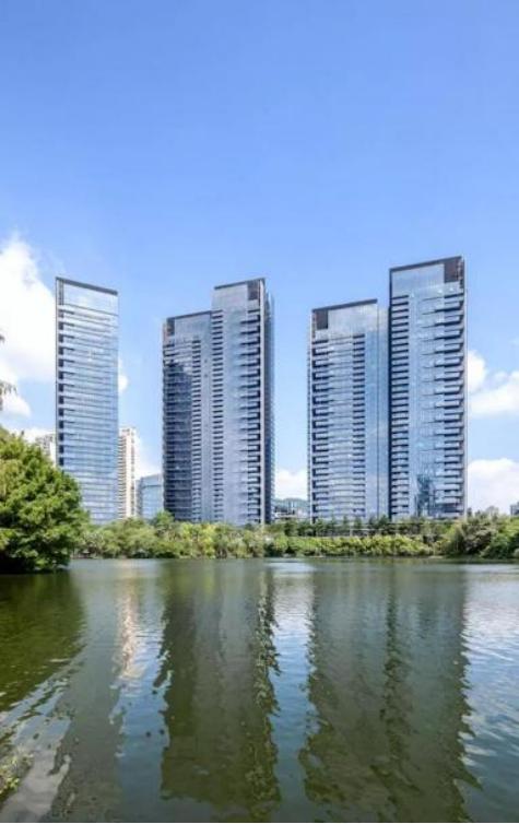 “贵公子”蔡徐坤：一枚胸针1000万，却惹上官司被冻结6400万资产