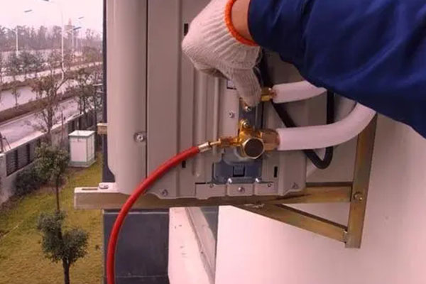 空调怎么加氟可以自己加吗,空调加氟是开机加还是关机加