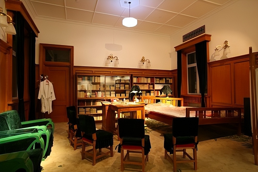 09年毛主席嫡孙替爷爷回浙江寻根，谁料看到族谱时，发现名人众多