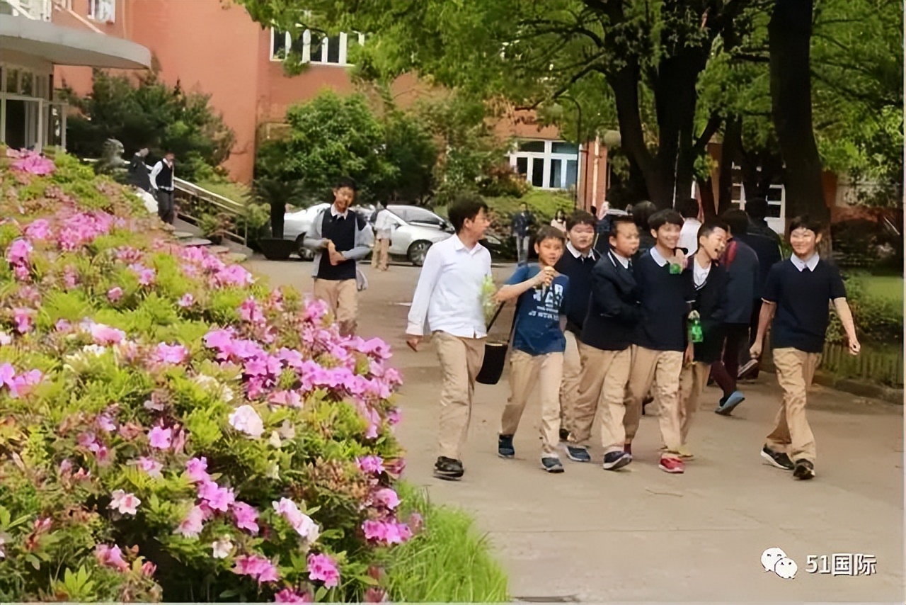 国际班和普通班哪个分数高,国际高中和国际班有什么区别