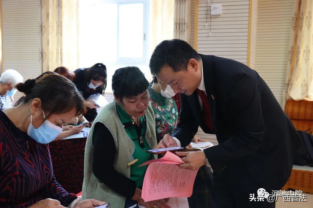 巧识骗局民警帮助老人守住养老钱,守护银发族警惕养老诈骗