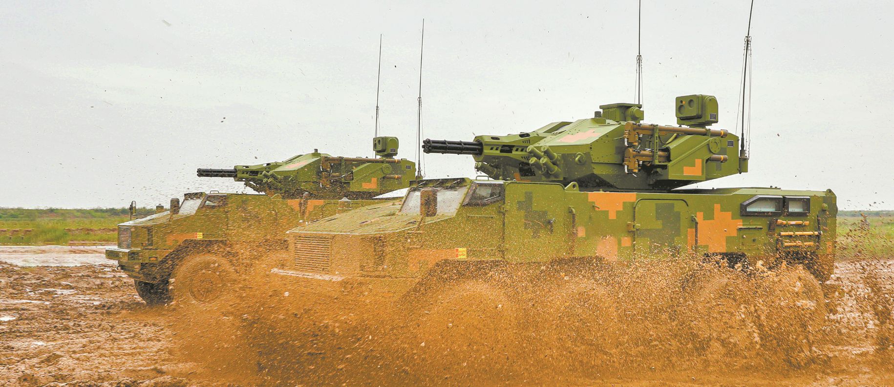 解放军最强近防炮,解放军轻型合成旅轮式突击炮