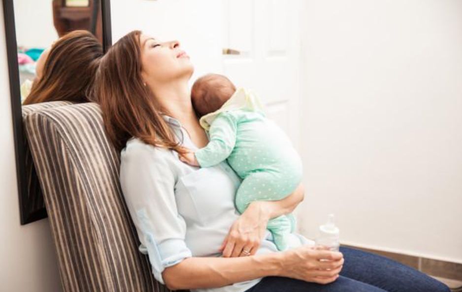 奶睡哭闹怎么办,怎么让宝宝适应奶奶哄睡