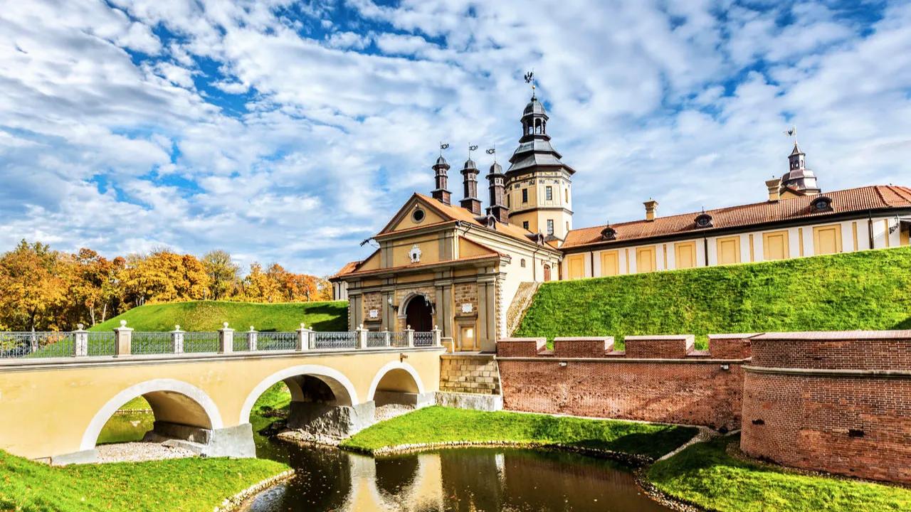 白俄罗斯风景迷人,美女是战略资源,矿用车世界第一,对我国免签