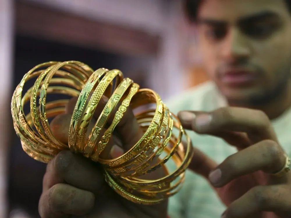 印度人为什么喜欢穿金戴银,印度人为什么要戴黄金首饰