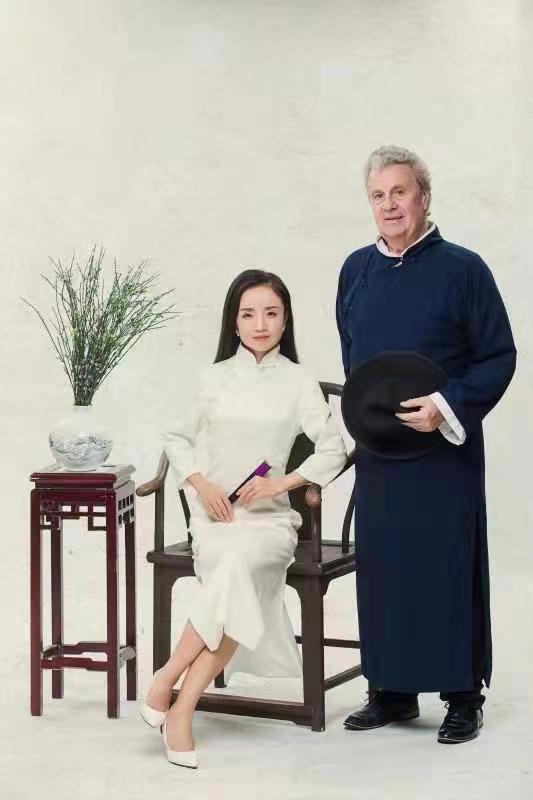 跨国恋嫁到国外,相差19岁的跨国恋