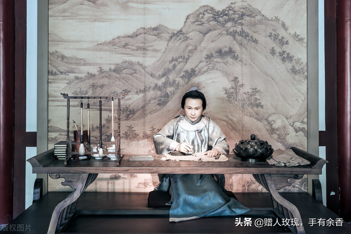 诗人杜甫名字来历简短,杜甫中国古代诗人被称为诗圣