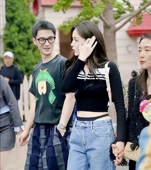 赵丽颖喝水事件恰似管中窥豹，映射多少女性“难以启齿”的秘密