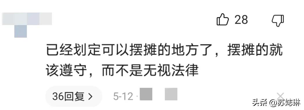 网红青蛙遭城管制止，无奈脱掉衣服，有话不能好好说吗？