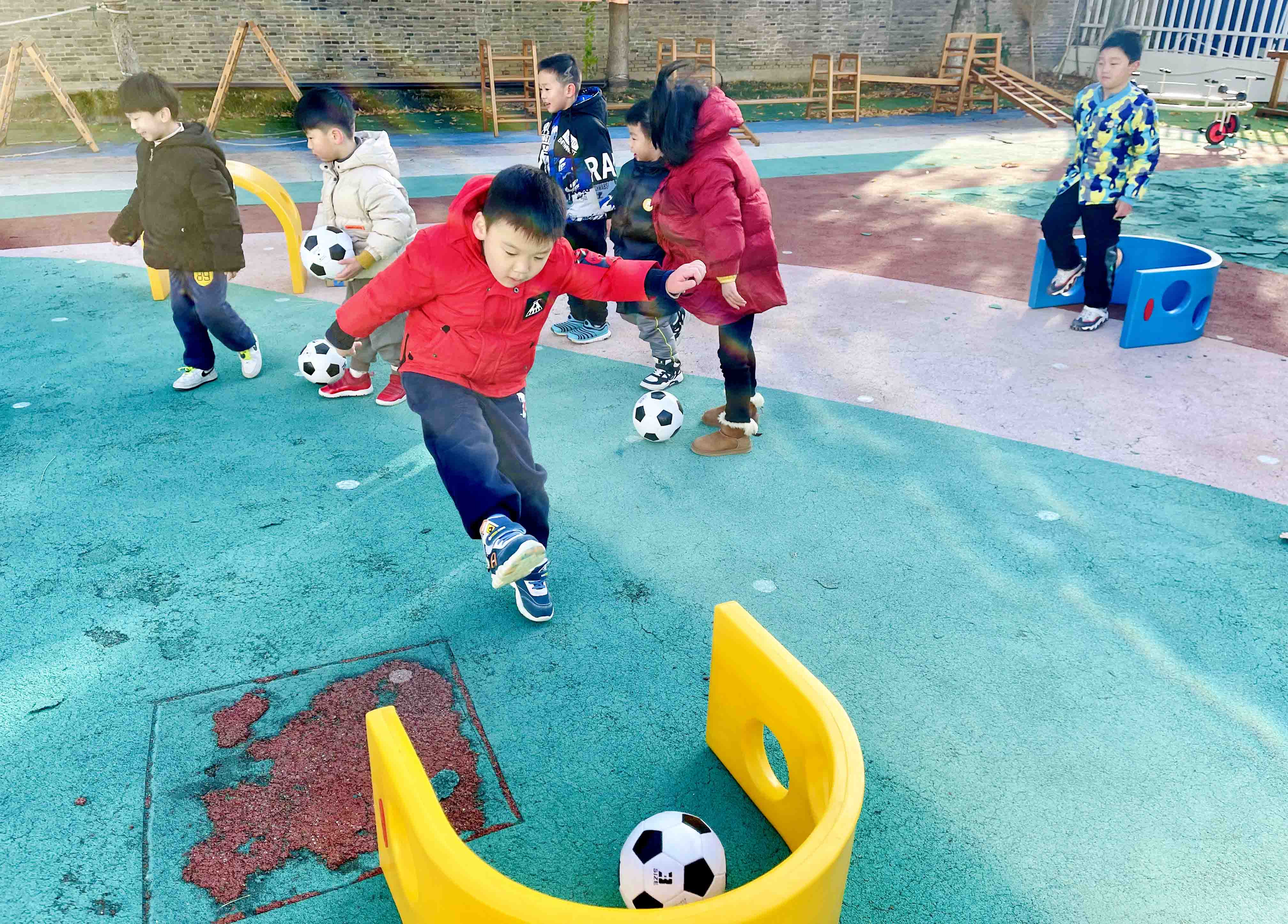 苏州市虹桥幼儿园：虹娃从小爱足球