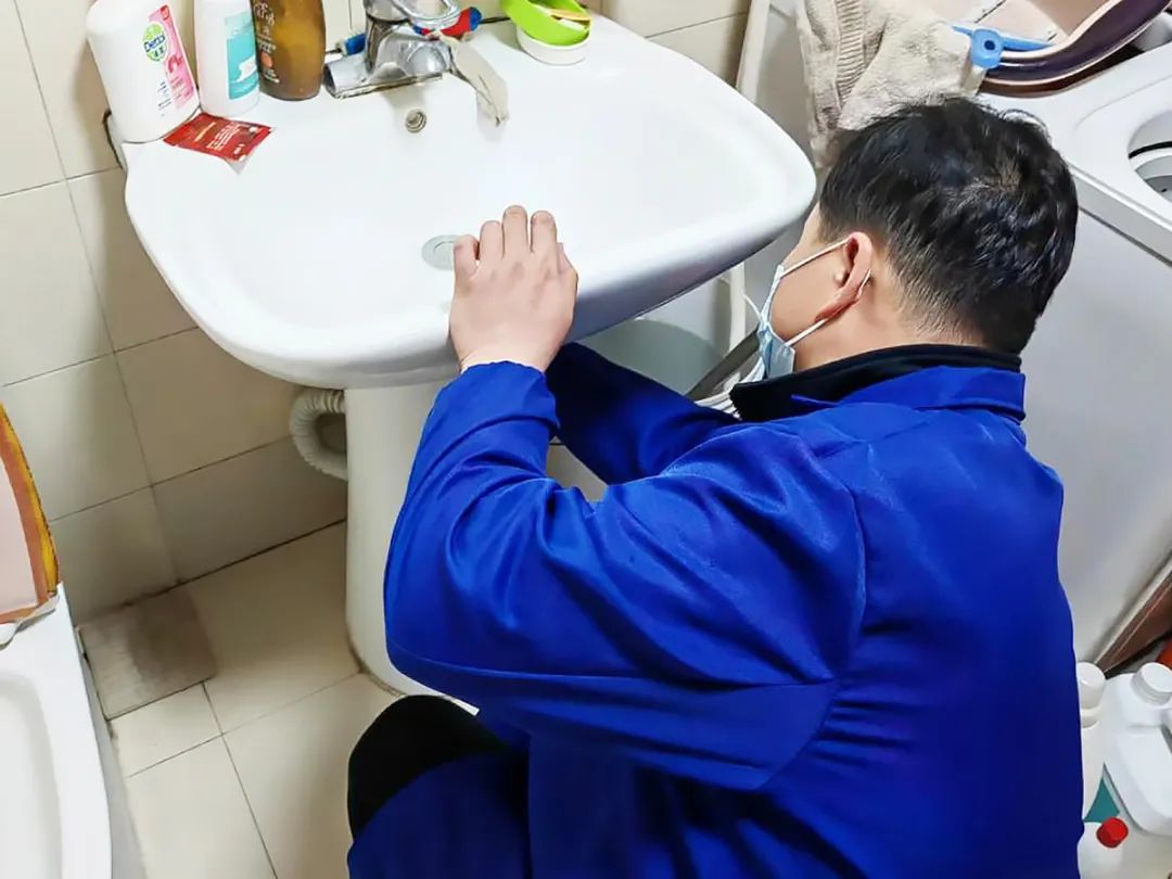 发现*善美真**|用心服务居民，做最美管道疏通人