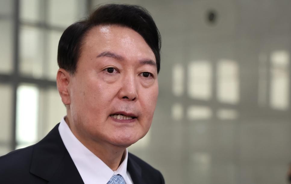 日本民众冒雨反对G7峰会,日本广岛举行g7峰会安全演习