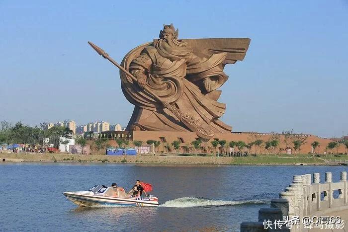 四十四个世界上最巨大的物体 (世界上最奇葩的巨型物体)