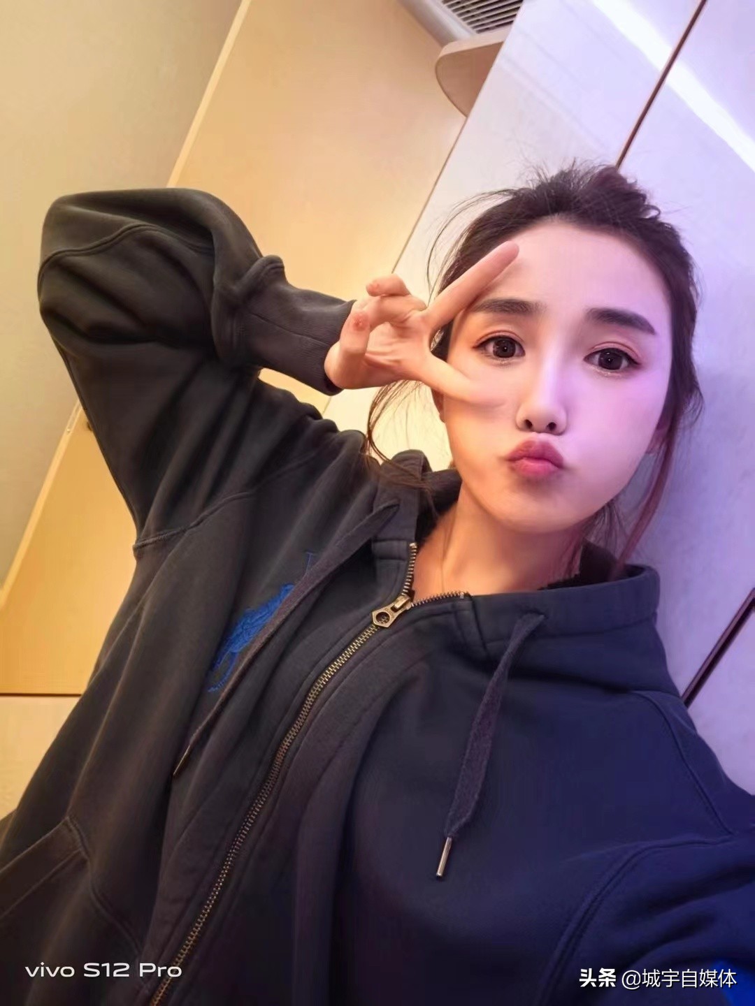 王牌7热播，宋亚轩手中的vivoS12Pro怎么样？