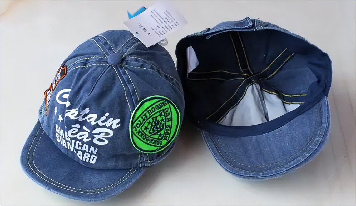 买来帽子上面的小标签有卖的吗,买回来帽子需要清洗吗