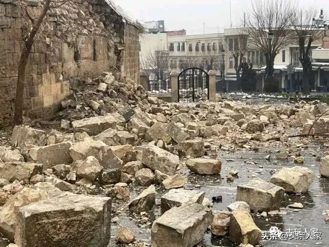 地震土耳其未坍塌的桥,地震土耳其伊斯坦布尔