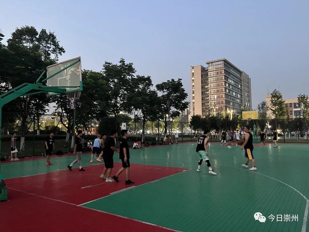 在家门口享受便民服务活动,市民健身广场优惠