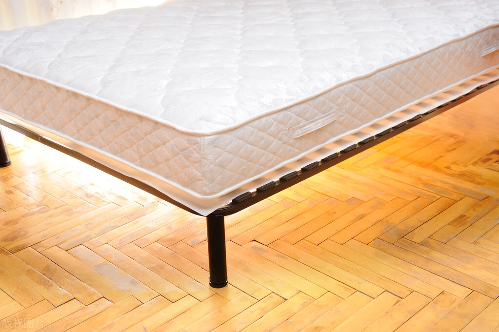 普通床垫和乳胶床垫哪个好,胶床垫和棕榈床垫到底哪个好