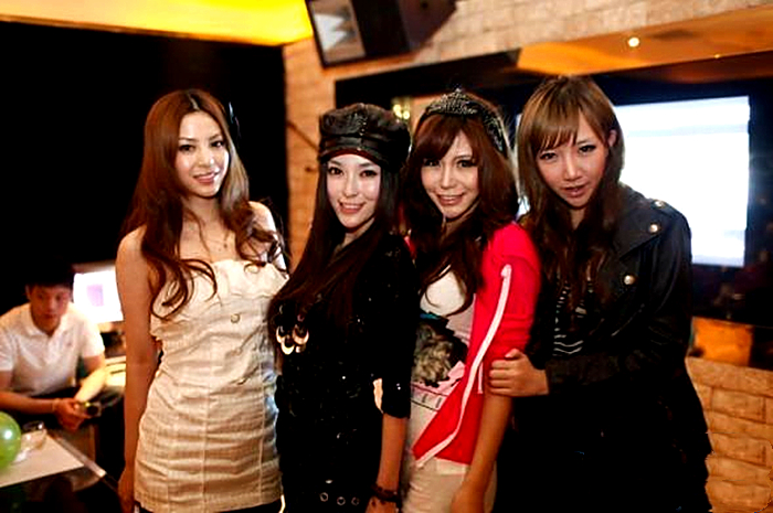 宁坐宝马哭不踏单车笑的女人,宁坐宝马哭也不愿坐单车笑的女孩