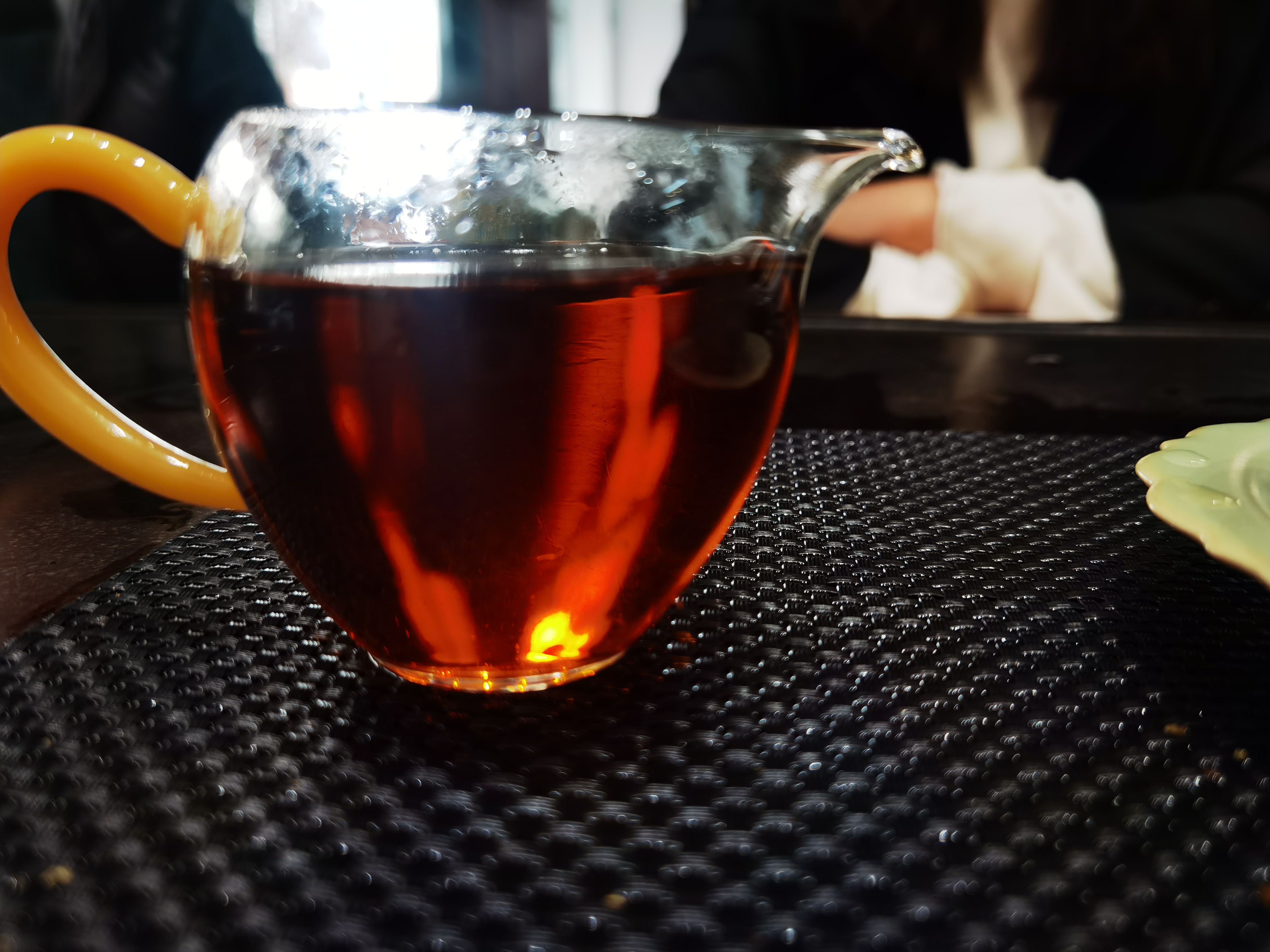 品评丨国艳2008年福饼熟茶,南糯山甜茶发酵,惊现松茸香