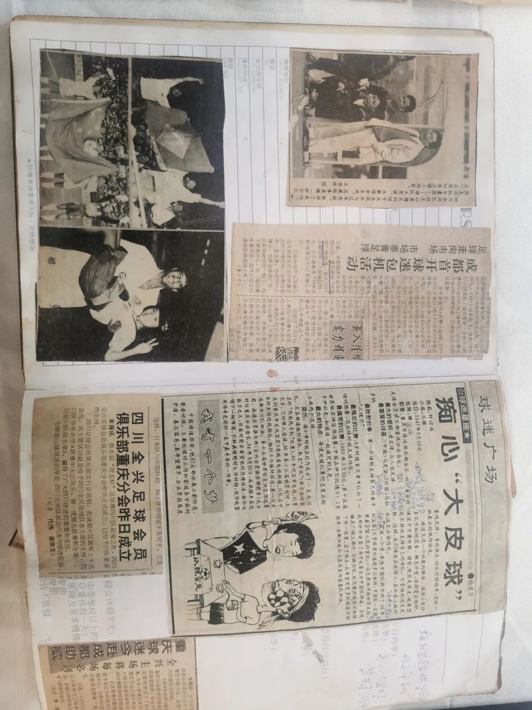 两座总冠军奖杯,两座冠军奖杯