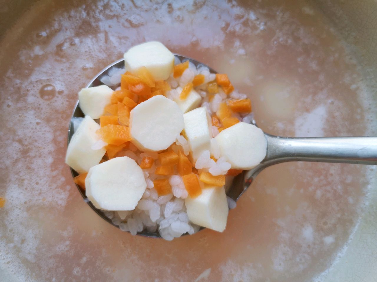 苹果小米胡萝卜山药粥有什么功效,家庭版山药玉米胡萝卜粥做法