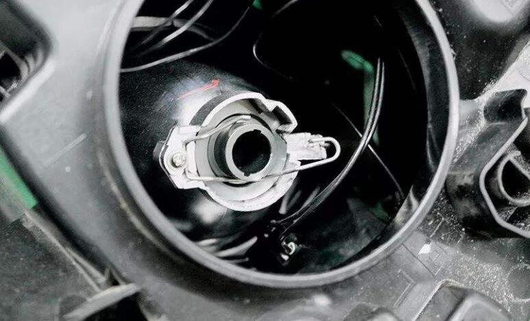 汽车灯光不亮怎么解决,汽车灯光关闭了还亮怎么回事