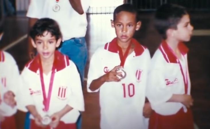 贫民窟里产凤凰，他们没有特供的海参，却成了顶级球星