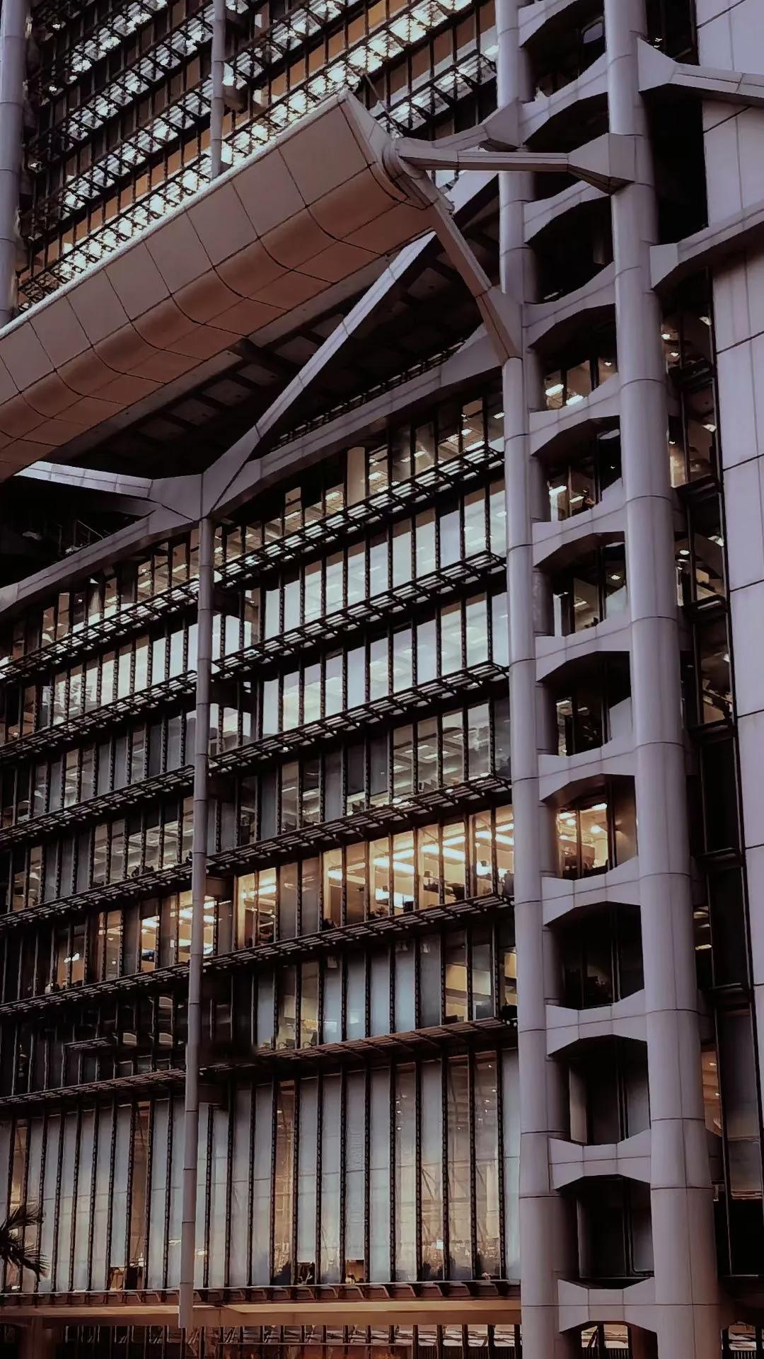 改变年轻人思想，不如解决买房难，香港穷人要多努力，才能翻身