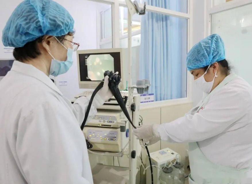 男医生做肠镜检查吗,男医生做肠镜会难为情不