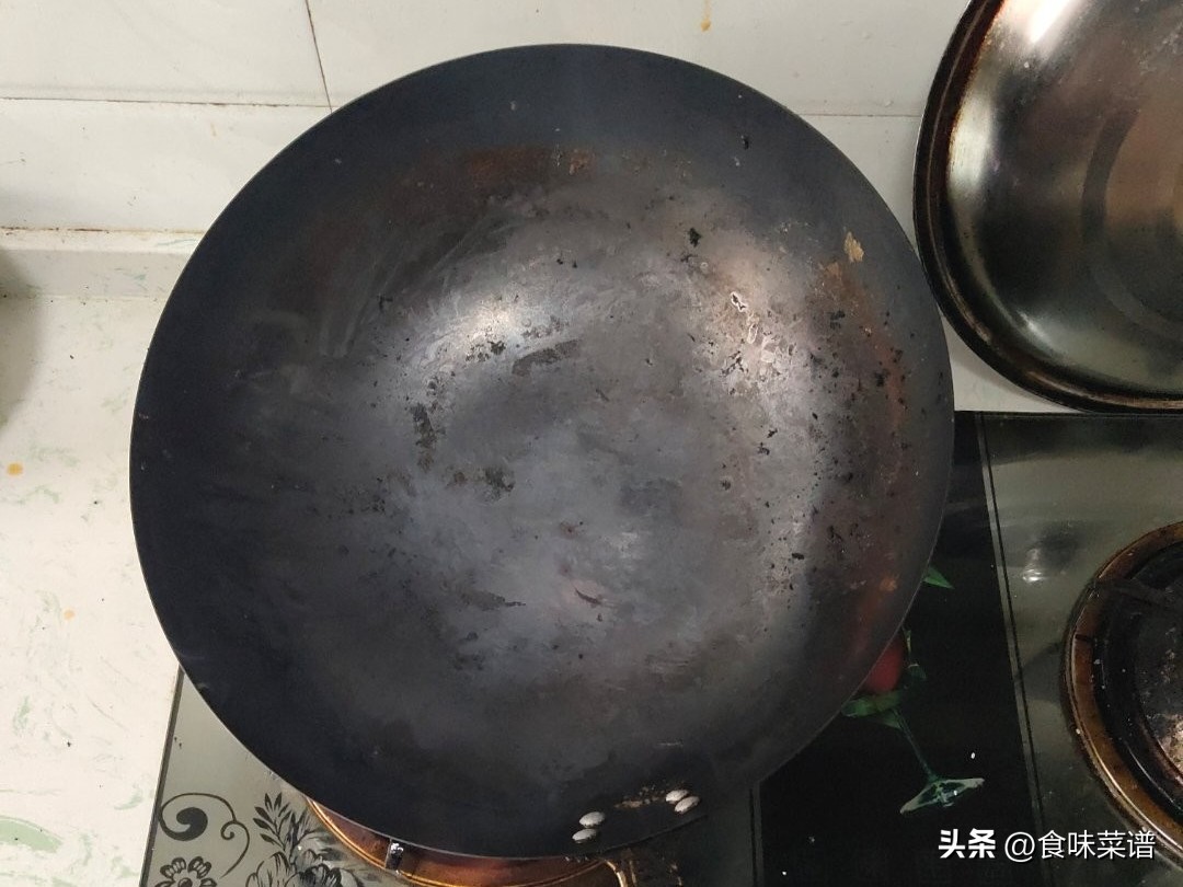 旧锅猪油开锅的正确方法,新锅没猪油怎么开锅最简单方法