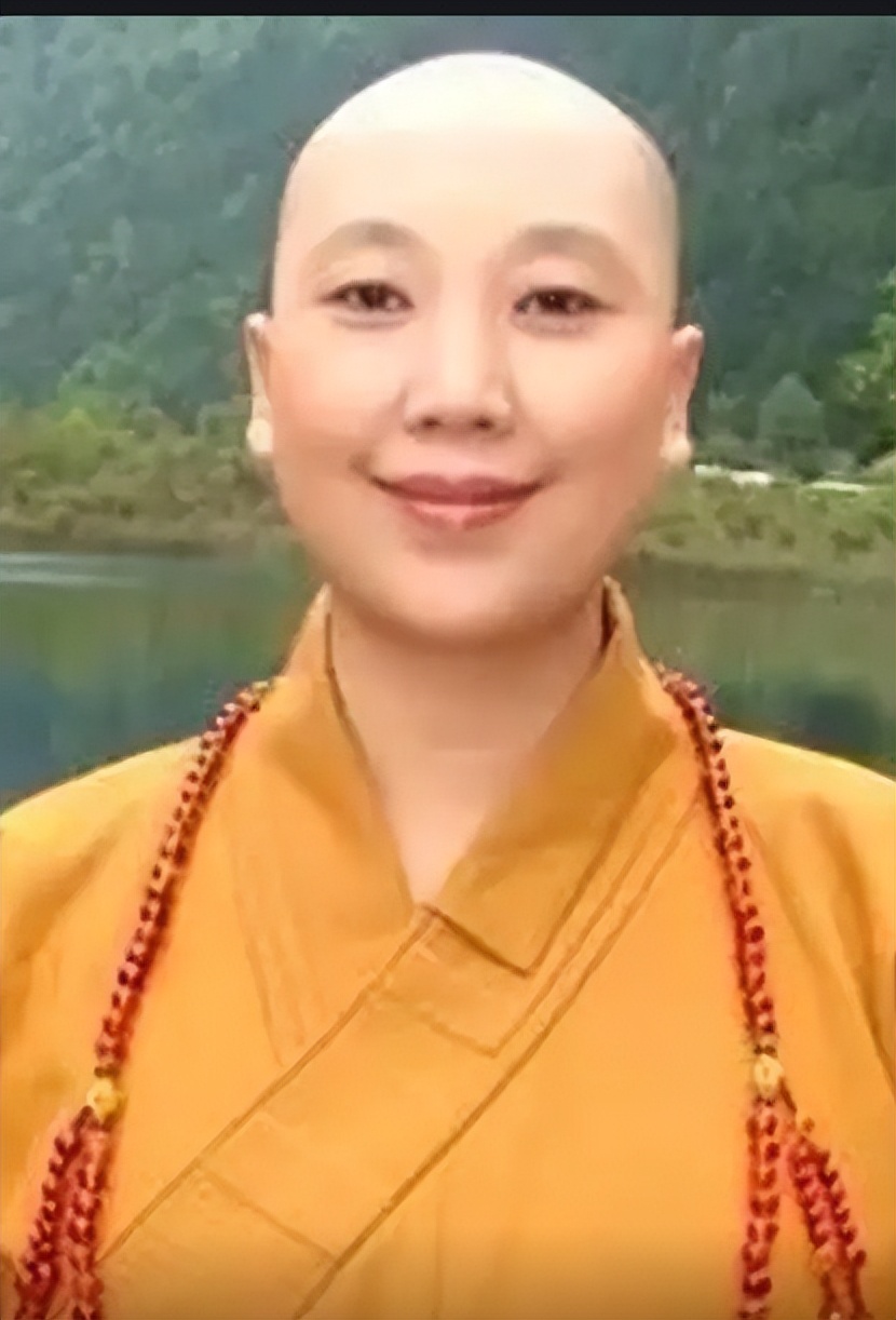 李娜为什么去当尼姑,歌手李娜为什么要出家当尼姑