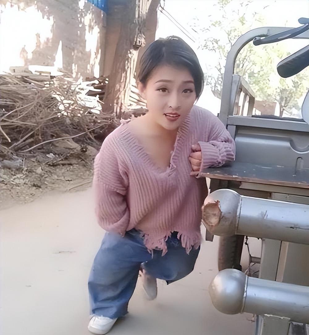 河北小伙娶侏儒症女子,侏儒男人对妻子打掉孩子