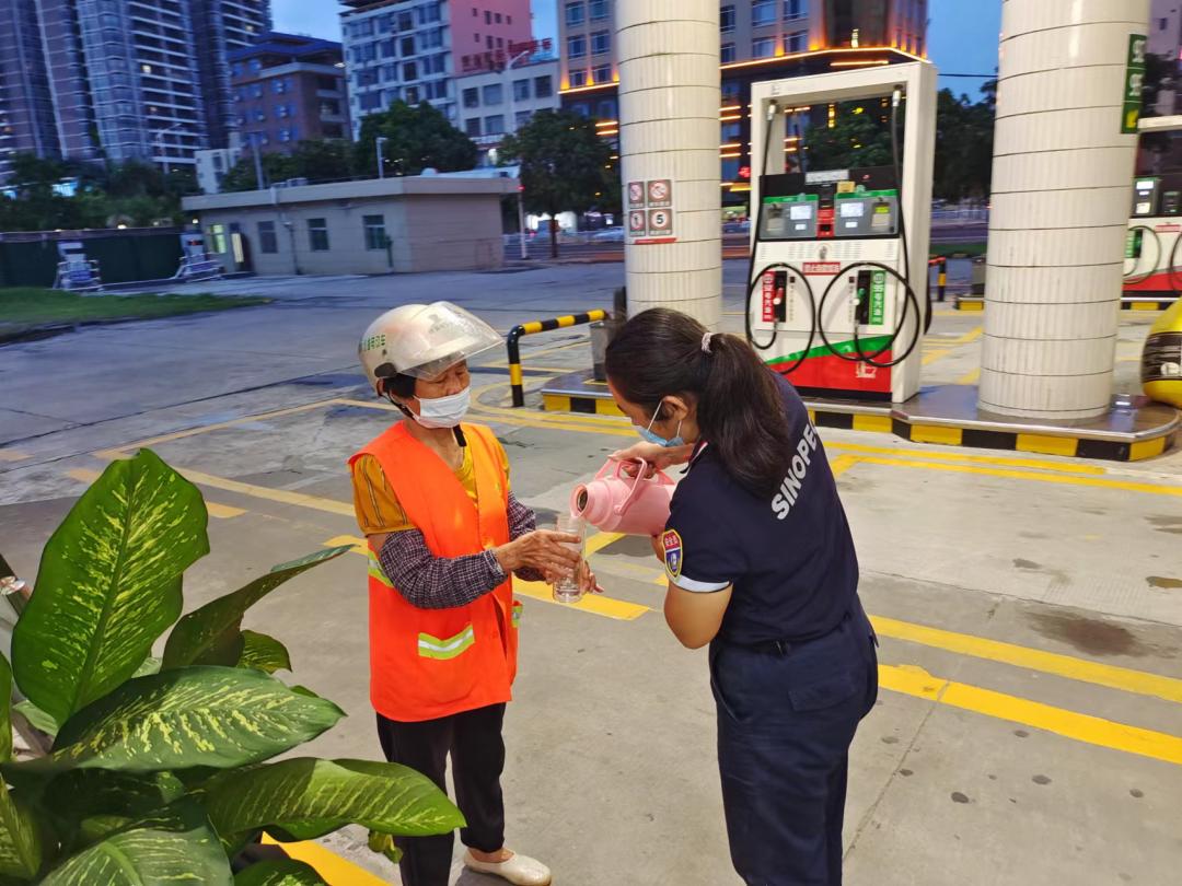 高温天,中国石化“爱心驿站”欢迎您来清凉一“夏”