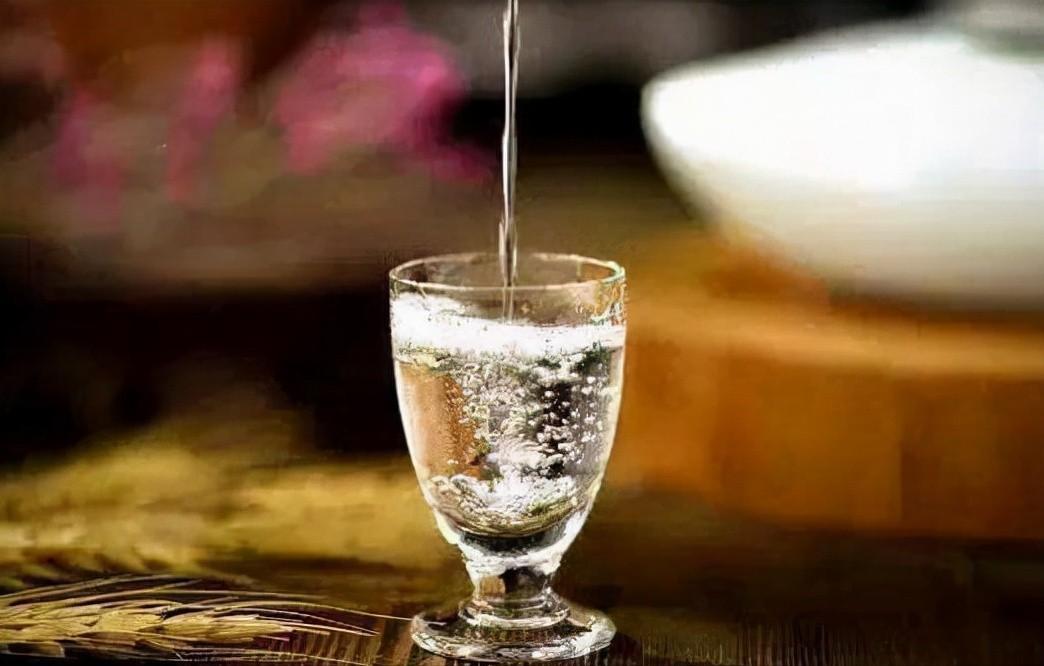 第二次去老丈人家送礼白酒怎么选,送老丈人200-300白酒建议