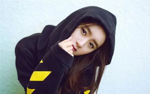 她被誉为神颜小花被李冰冰力捧,她曾被誉为娱乐圈校花