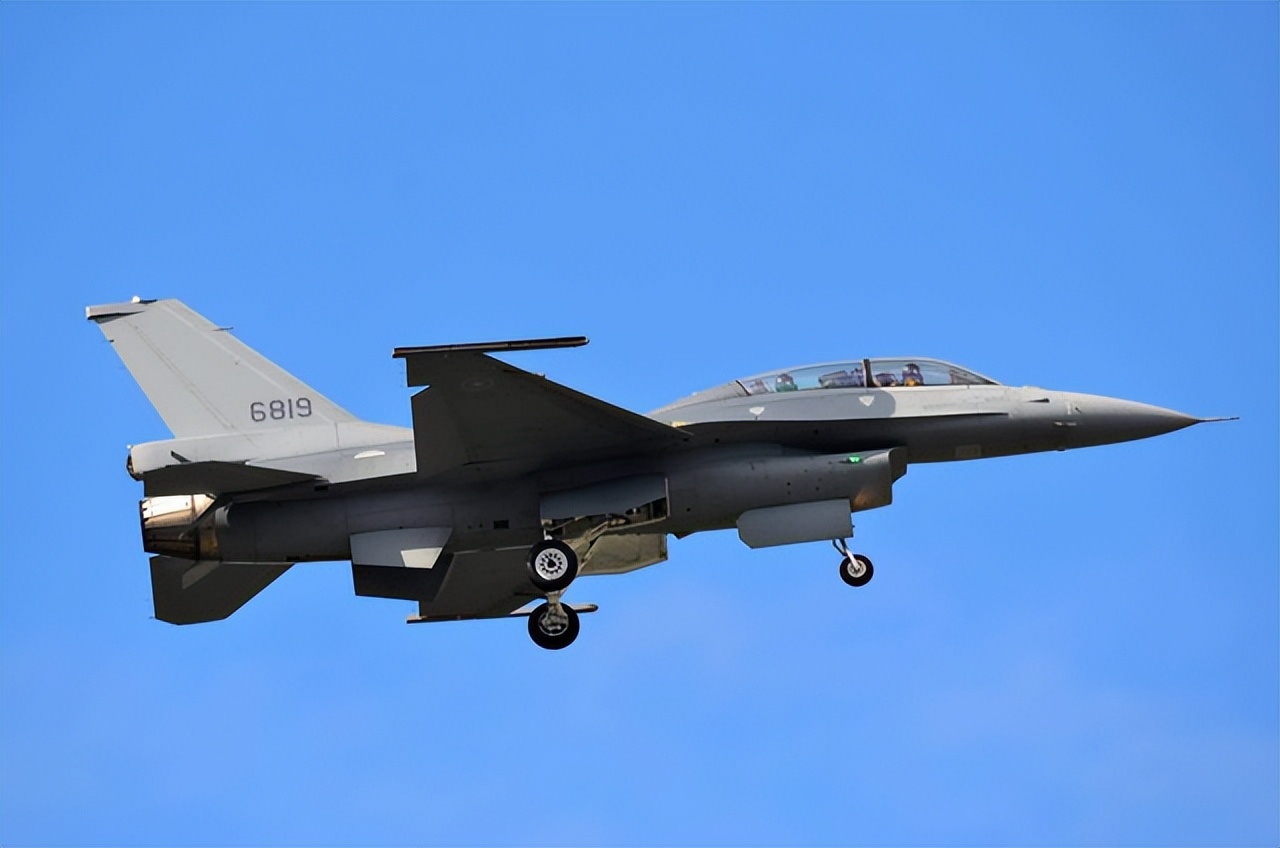 解放军有和f16战机抗衡的吗,f16能打歼20吗