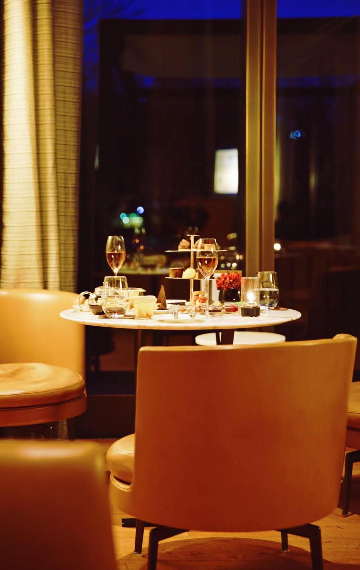 中国第一家真正意义上的主题酒店,中国第一高档酒店