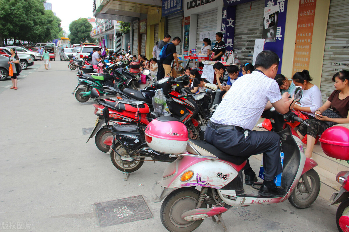 夺命100秒电动车着火有多可怕,电瓶车电池着火有多大的威力