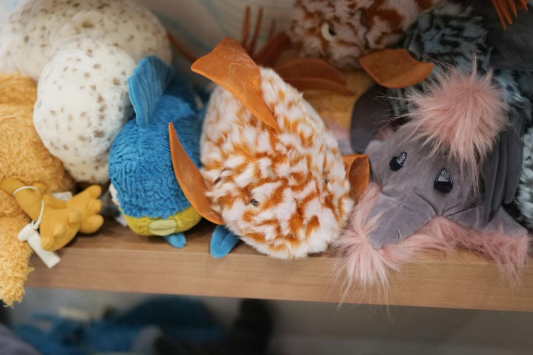 偷听小郡主心声,偷听情报被发现