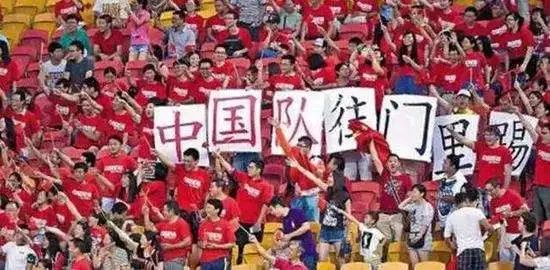 冯巩大战足球,冯巩大战范志毅