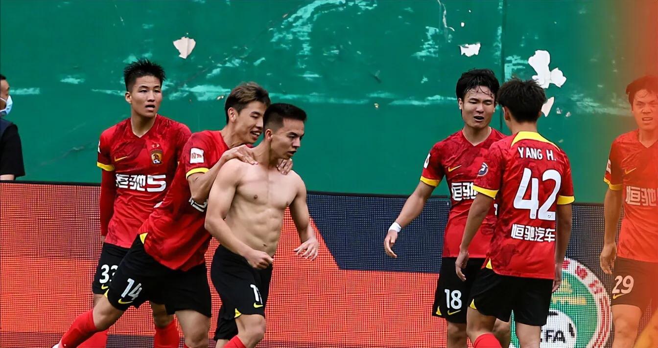 广州恒大，没有白斩鸡，越秀山的草坪不适合铺床