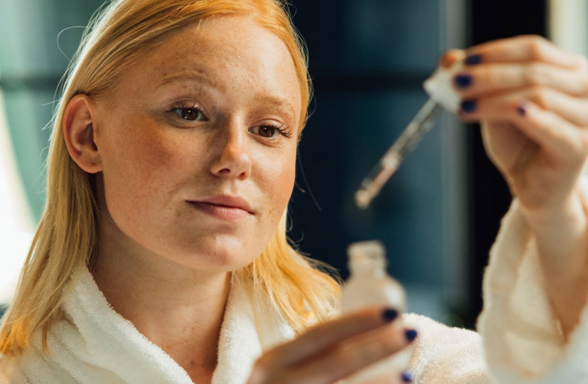 早上起来眼袋浮肿用什么药,早上起床眼袋手脚浮肿怎么回事