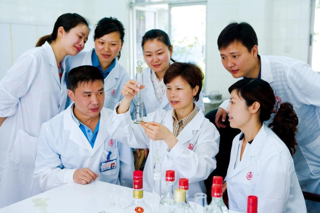 勾调百味，范国琼“劳”铸匠心