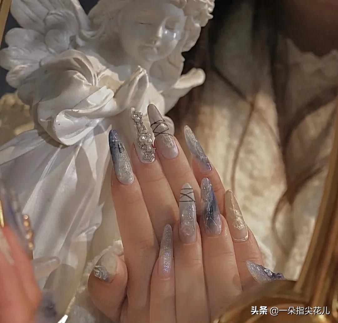 仙气小众又显白的美甲款式,暗黑又带点高级感的美甲来啦