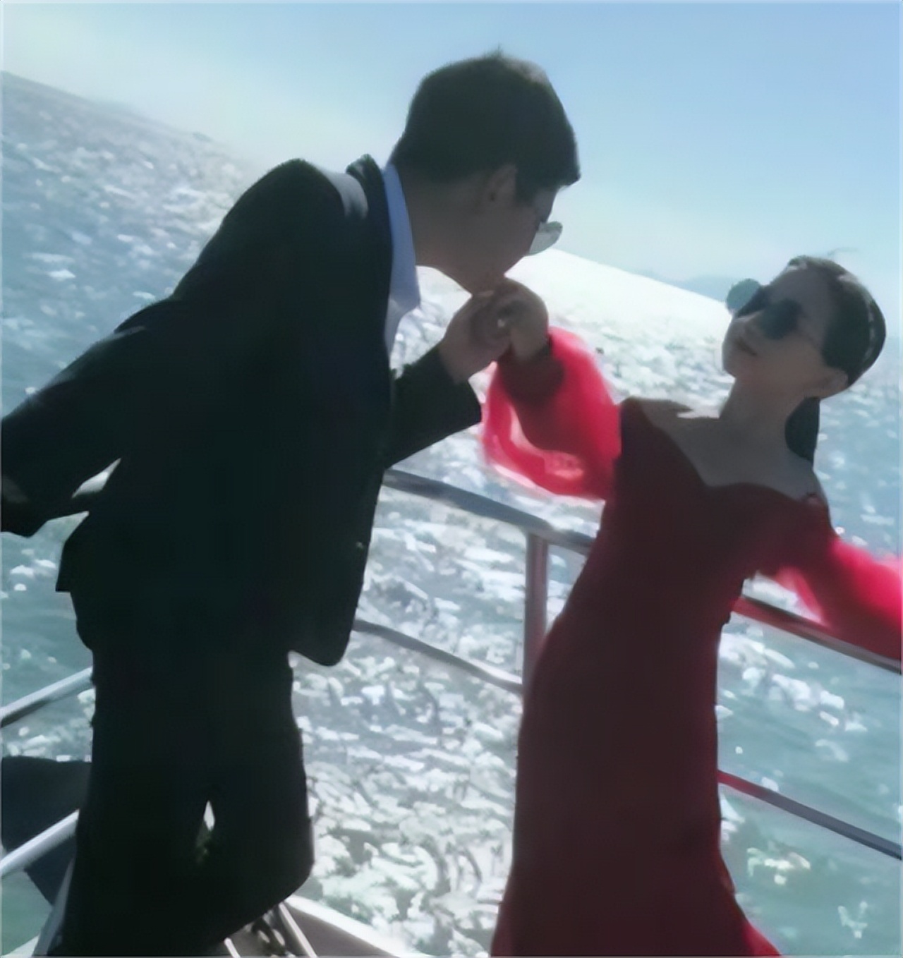 身高不足一米的女孩嫁给男孩,身高不到1米的女孩2016