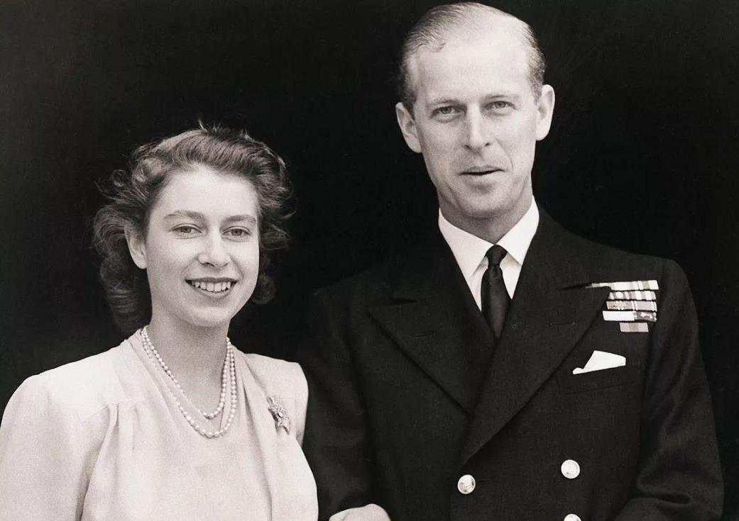 英国女王伊丽莎白二世一生照片,英国维多利亚女王和伊丽莎白女王