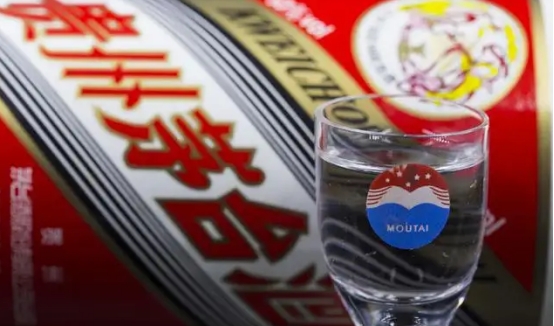 飞天茅台赠的小酒杯真假鉴别,买飞天茅台酒能升值吗