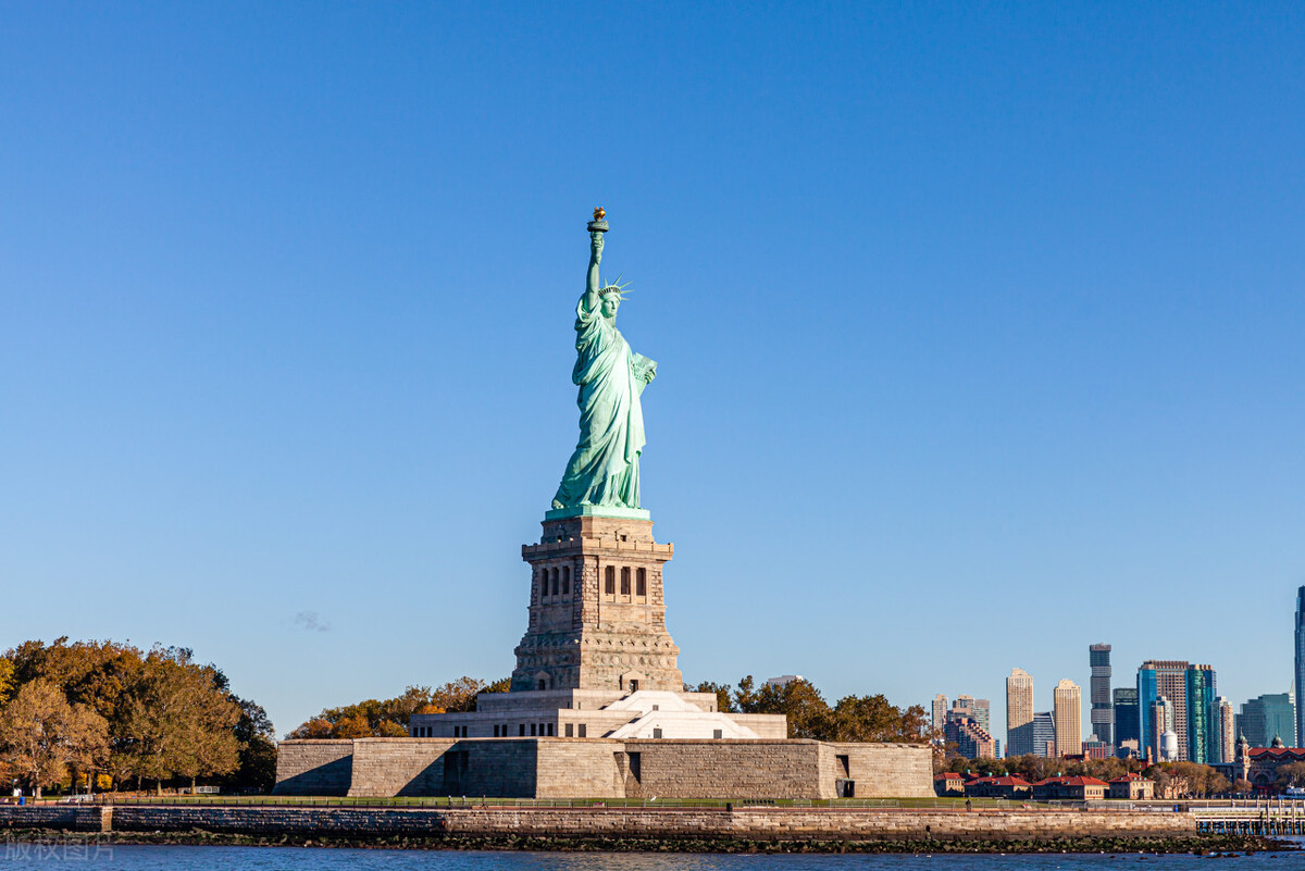 美国求中国买美债，我国还真买了1200亿？人民币给美元做“透析”