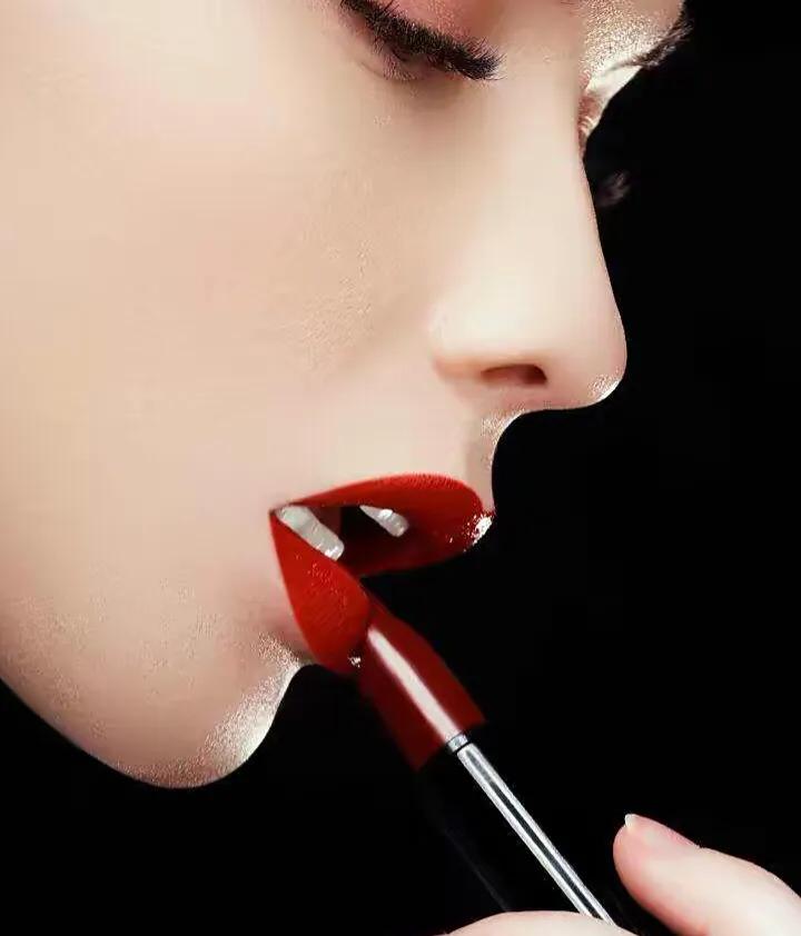 男朋友送给我的第一支口红，是别人用过的